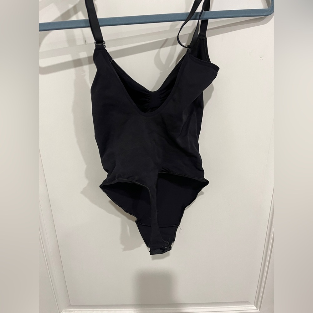 SKIMS Black Thong Shapewear - Picture 2 of 6
